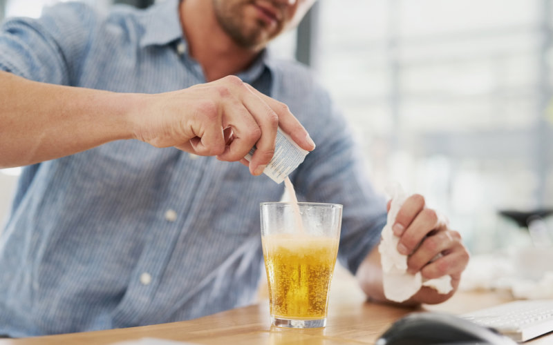 Dr. Böhm® Leistungselixier ist die zuckerfreie Alternative zum Energydrink – erhältlich in Ihrer Apotheke. Der erfrischend fruchtige Brause-Drink mit seinem natürlichen Wirkkomplex unterstützt Sie dabei, Ihre körperlichen und geistigen Leistungspotenziale voll auszuschöpfen.